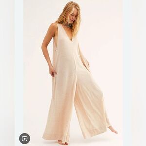 Free people beach womens medium Fulton jumpsuit cream super wide leg Lagenlook